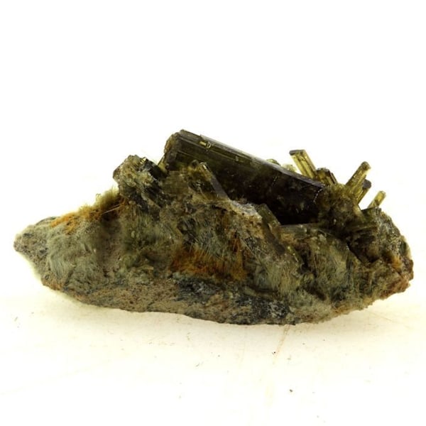 Kivet ja mineraalit. Epidootti. 18,0 ct. Saint Colomban les Villards, Savoie, Ranska.