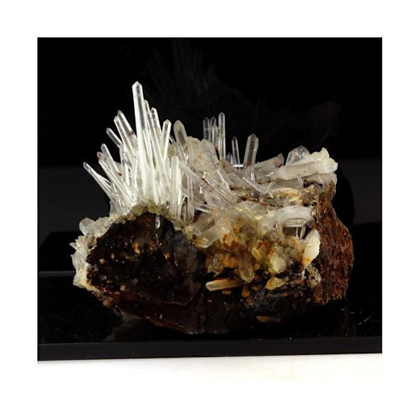 Kivet ja mineraalit. Pyriitti + kvartsi. 785,0 ct. Saint Pierre de Mésage, Ranska.