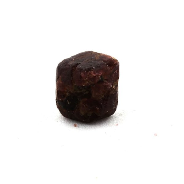 Sten og mineraler. Granat. 4,61 ct. Skardu-området, Gilgit-Baltistan, Pakistan.
