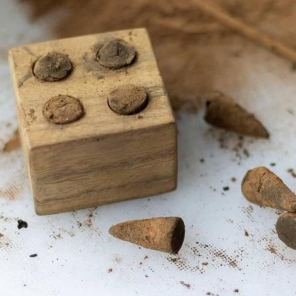 DIY rökelse - Träform för 4 kottar + Supreme Sandelträpulver