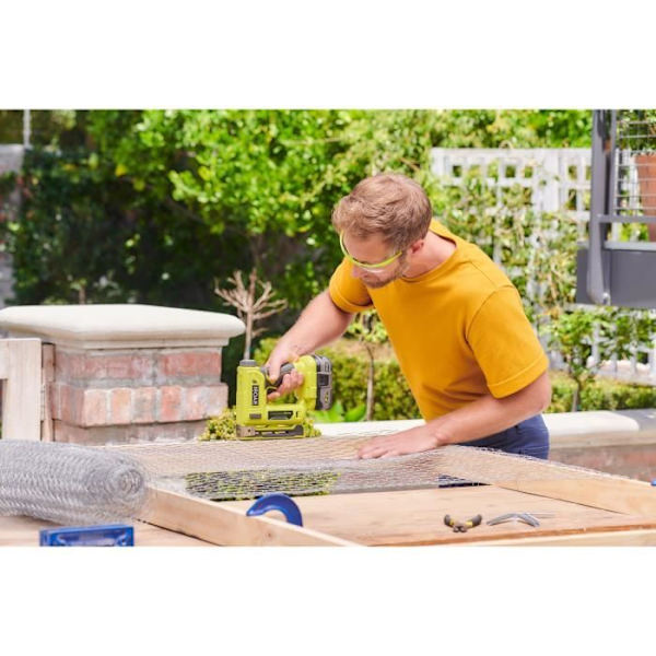 RYOBI - 18V ONE+ hæftemaskine - 9,4 mm hæfteklammer, længde 6,35 mm til 14,3 mm - 90 hæftemagasiner + hæfteklammer og krog - R18ST50-0 Grön / Träkol