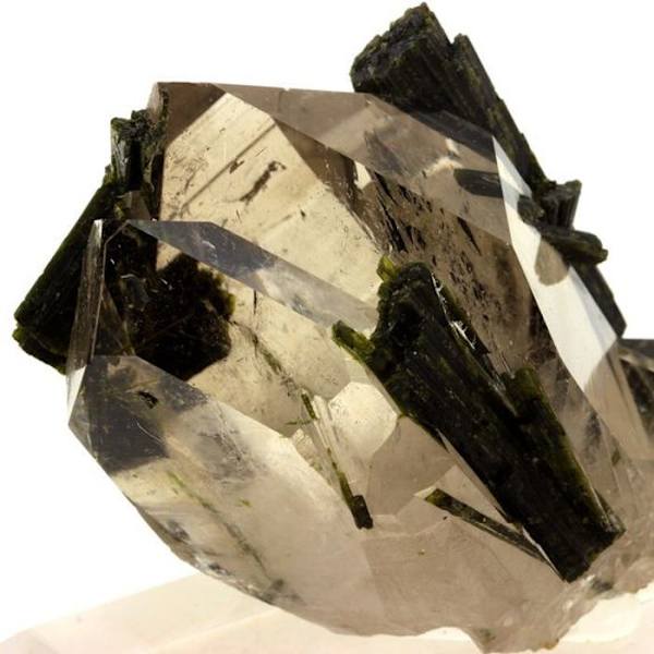 Sten og mineraler. Kvarts + Epidot. 1117,0 øre. Caetité, Bahia, Brasilien.