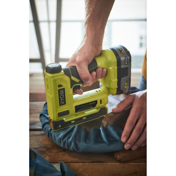 RYOBI - 18V ONE+ hæftemaskine - 9,4 mm hæfteklammer, længde 6,35 mm til 14,3 mm - 90 hæftemagasiner + hæfteklammer og krog - R18ST50-0 Grön / Träkol