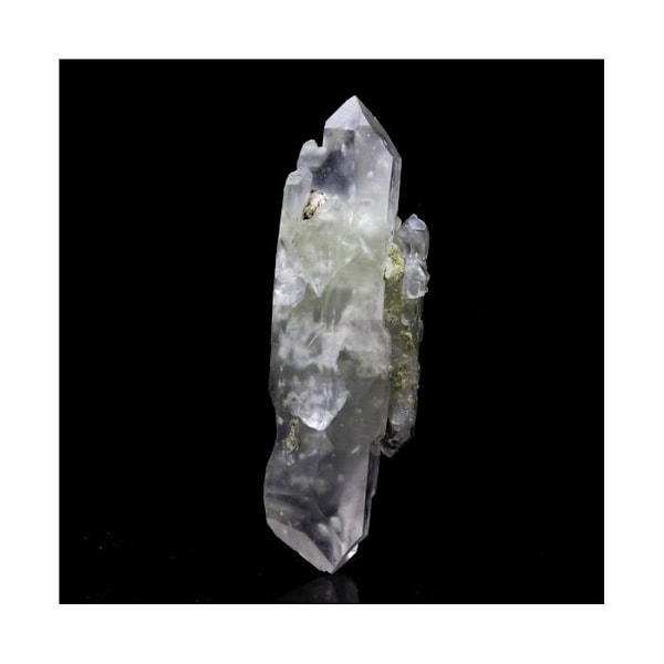 Kivet ja mineraalit. Kvartsi, epidootti, byssoliitti. 47,0 ct. Chamrousse, Belledonne, Isère, Ranska..