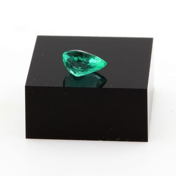 Emerald 0,81 karat Grön