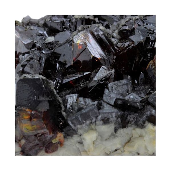 Sphalerit + Dolomite 693,7 karat Flerfärgad