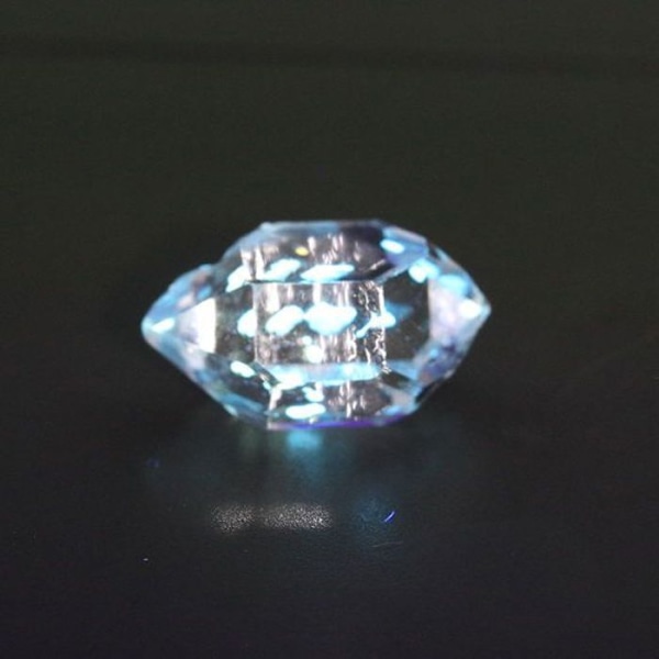Sten og mineraler. Kvarts Petroleum. 2,12 ct. Balochistan, Pakistan. Transparent