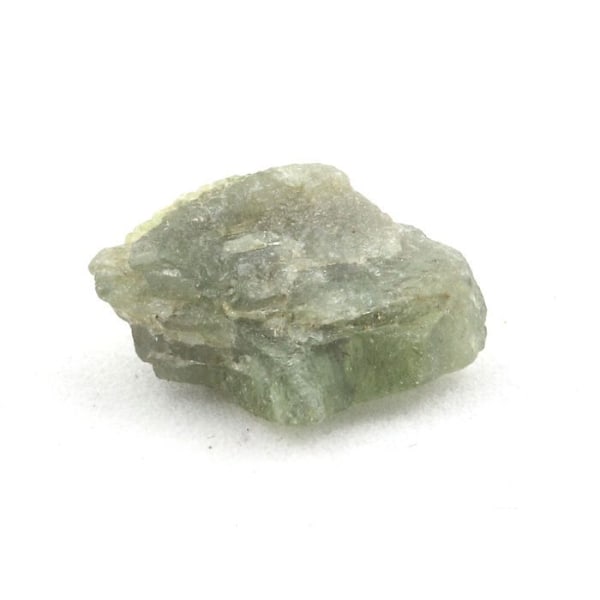 Stenar och mineraler. Peridot. 2,62 cent. Almklovdalen, Vanylven, Norge.