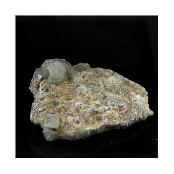 Kivet ja mineraalit. Prehnite. 87,0 ct. La Combe de la Selle, Bourg d'Oisans, Ranska..