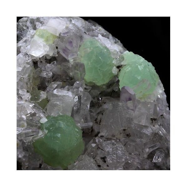 Sten og mineraler. Præhnit, Calcit, Kvarts. 1369,5 ct. Goboboseb Mts, Brandberg, Namibia. Grön