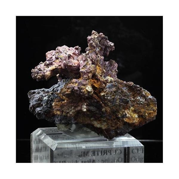 Stenar och mineraler. Inhemsk koppar + Cuprit. 904,0 ct. Rubtsovskoe, Altai Krai, Ryssland.