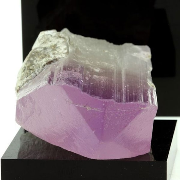 Kunzite 976,5 karat