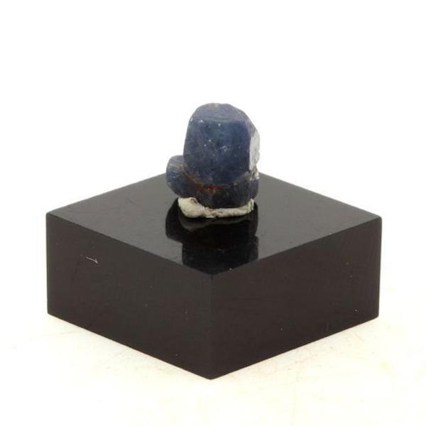Stenar och mineraler. Safir. 5,6 ct. Zazafotsy, Ihorombe, Madagaskar.