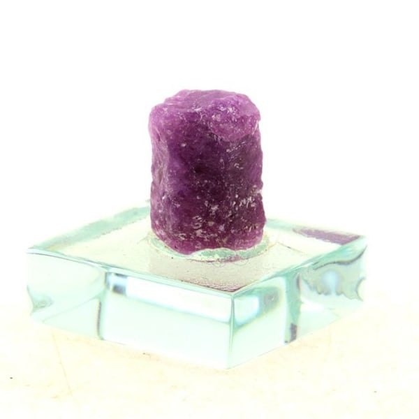 Stenar och mineraler. Rubin. 67,59 cent. Madagaskar. Röd