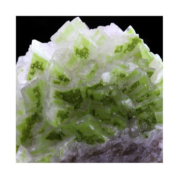Sten og mineraler. Duftit på Calcit. 2081,0 ct. Tsumeb, Oshikoto-regionen, Namibia.
