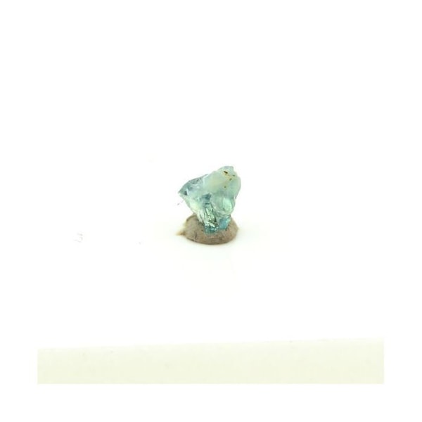 Kivet ja mineraalit. Aleksandriitti. 0,22 ct. Manyarajärvi, Arushan alue, Tansania.