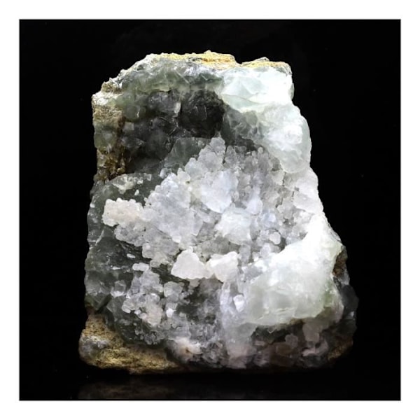 Sten og mineraler. Prehnit, Calcit. 610,0 ct. La Combe de la Selle, Bourg d'Oisans, Frankrig..