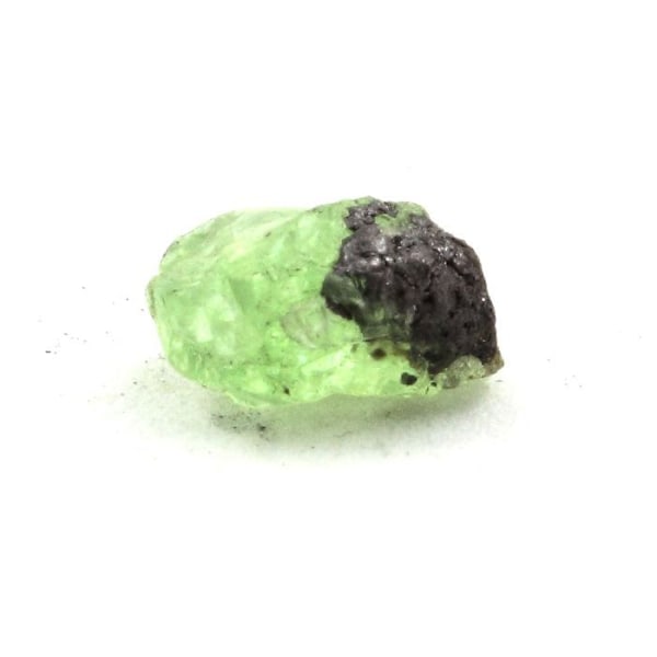 Kivet ja mineraalit. Tsavorite-granaatti. 3,05 senttiä. Manyaran alue, Tansania.