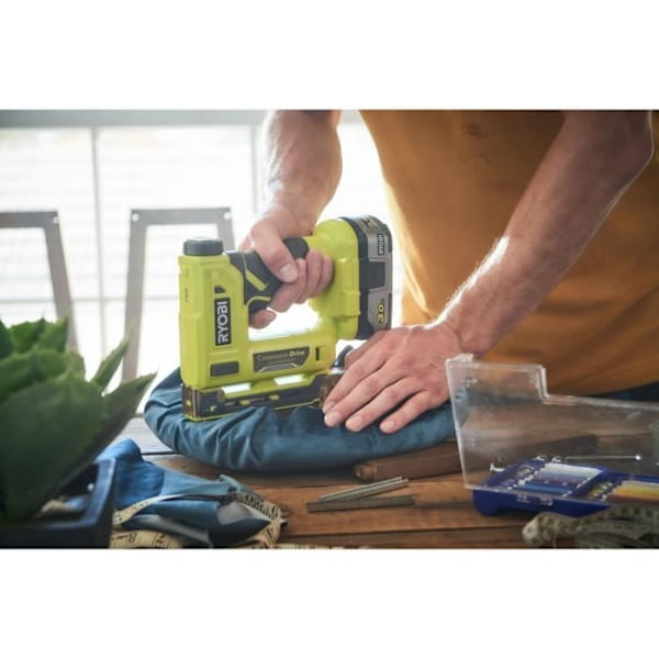 RYOBI - 18V ONE+ nitoja - 9,4 mm selkäniitit, pituus 6,35 mm - 14,3 mm - 90 niittimakasiini + niitit ja koukku - R18ST50-0
