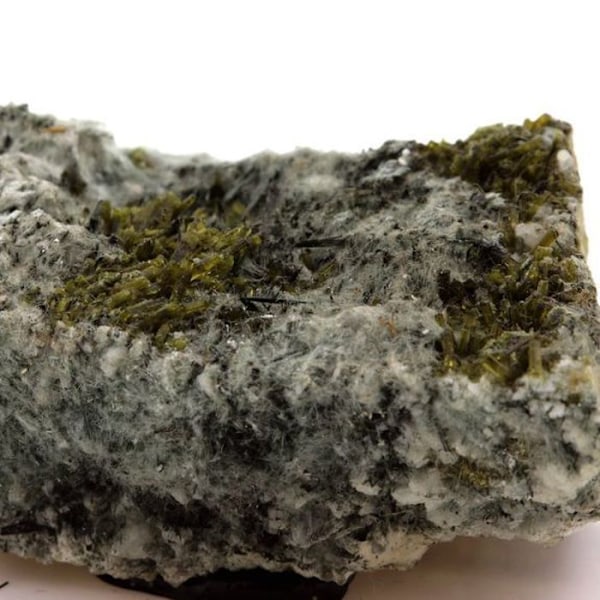 Epidote + Feldspat 445,3 karat Flerfärgad