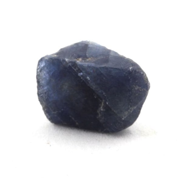 Kivet ja mineraalit. Safiiri. 5,62 senttiä. Zazafotsy, Ihorombe, Madagaskar.