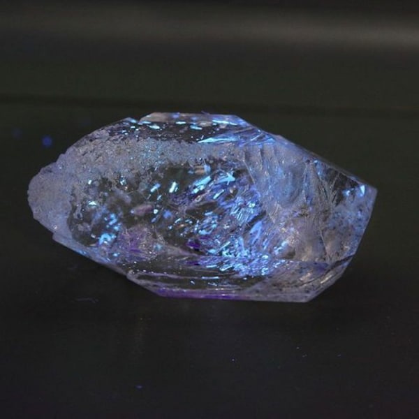 Stenar och mineraler. Quartz Petroleum. 11,33 cent. Balochistan, Pakistan.