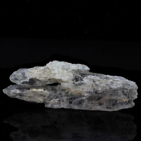 Kivet ja mineraalit. Spodumene. 56,0 ct. Sahatany Valley, Ibity, Madagaskar.