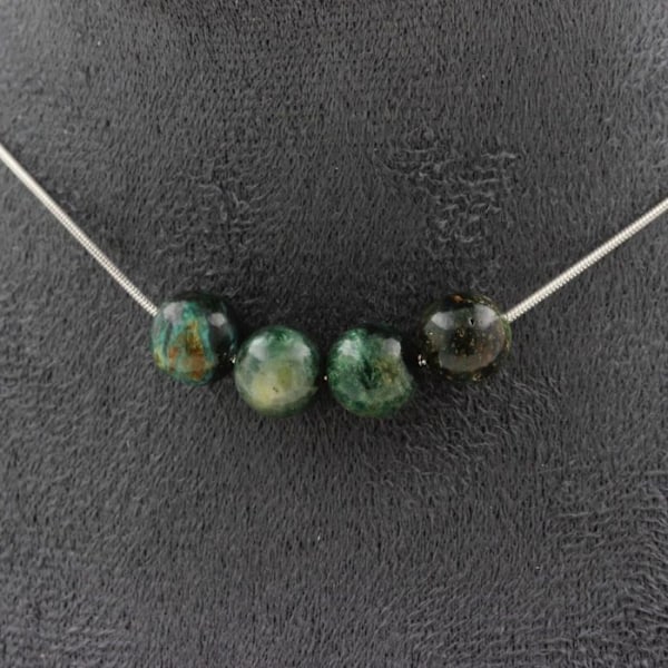 Kivet ja mineraalit. Kaulakoru 4 Emerald-helmellä Sambiasta Quality 3A 8 mm. Teräsketju Kaulakoru naisille, miehille. Mittatilauskoko Grön