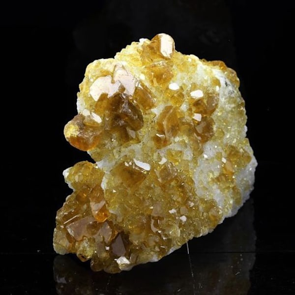 Sten og mineraler. Baryt. 1356,0 ct. Xiefang Mine, Ganzhou, Kina.