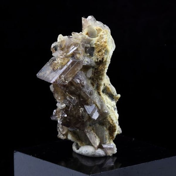 Kivet ja mineraalit. Aksiniitti. 14,0 ct. La Balme d'Auris, Bourg d'Oisans, Isère, Ranska..
