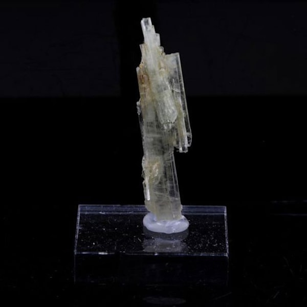 Stenar och mineraler. Klinozoisite. 13,27 ct. Marine de Scala, Canari, Haute-Corse, Frankrike.