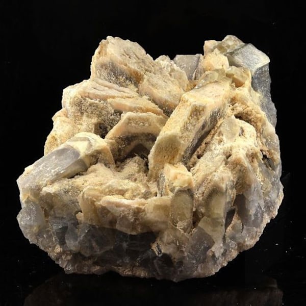 Kivet ja mineraalit. Bariitti. 1165,0 senttiä. Saint-Georges-les-Bains, Ardèche, Ranska..