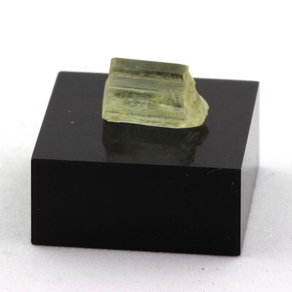 Sten og mineraler. Spodumene Hiddenite. 3,48 ct. Konar-provinsen, Afghanistan.