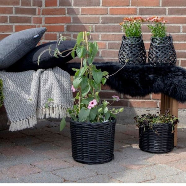 4 runda svarta rottingkorgar med plastbelagd insida Svart