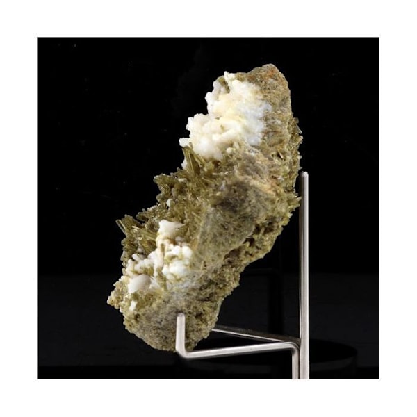 Kivet ja mineraalit. Klinotsoisiitti. 198,5 ct. Marine de Scala, Canari, Haute-Corse, Ranska.
