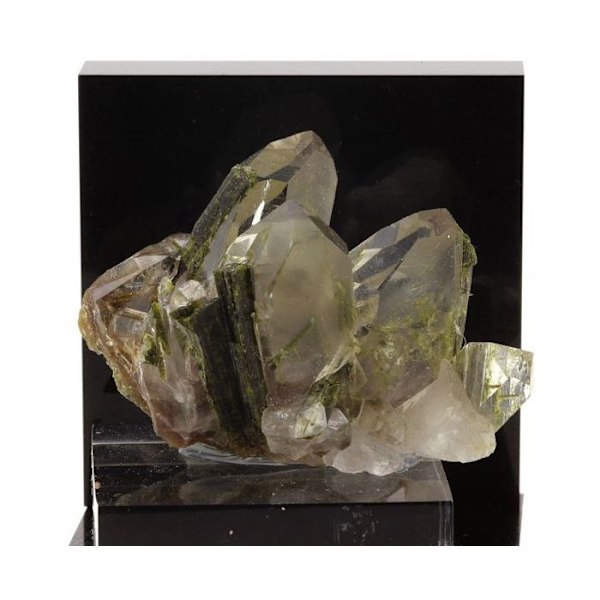 Quartz + Epidote 296,2 karat