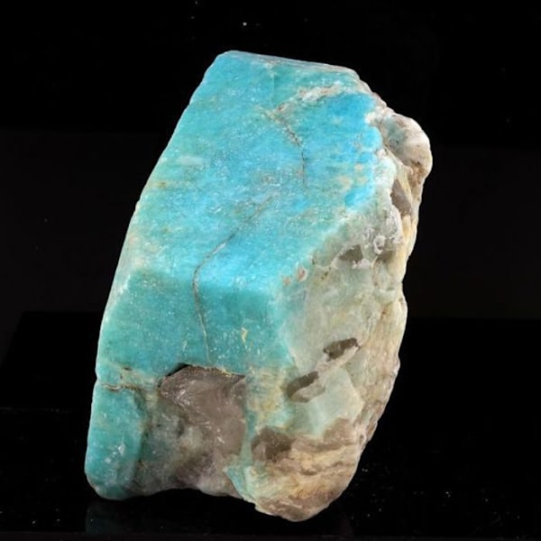 Kivet ja mineraalit. Amazoniitti. 1106,5 senttiä. Konso, Etiopia.