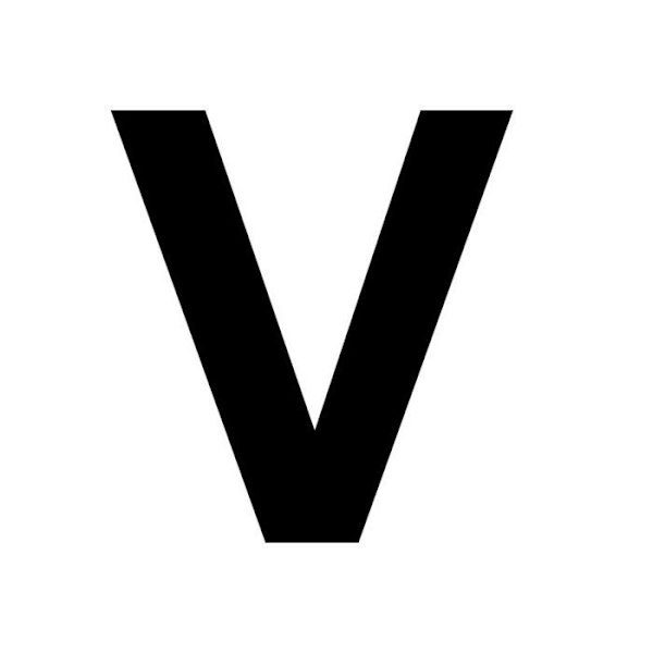 Iso kirjain V MDF-puuta koristeluun - 8 cm kastanj