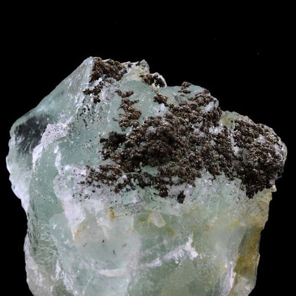 Kristalli - Aouli - Fluoriitti + Piriitti - 169.0 ct - Aidattu aitous - Mitat 28x28x27 mm