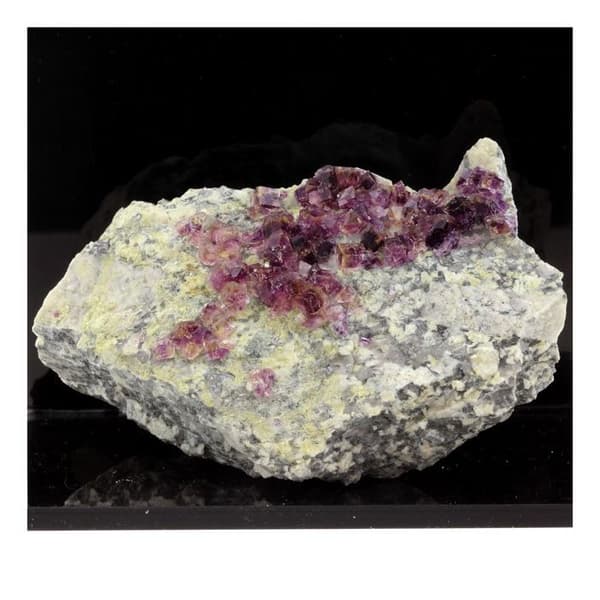 Sten og mineraler. Fluorit. 769,00 øre. Saint-Péray, Ardèche, Frankrig.
