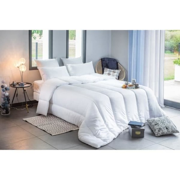 Täcke - 220 x 240 cm - Tempererat - 100% polyester - 2 personer - Vit