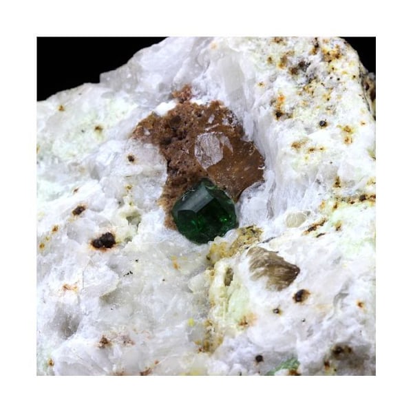 Sten og mineraler. Krom turmalin. 1617,0 ct. Landanai, Manyara, Tanzania.