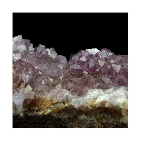 Sten og mineraler. Ametyst. 1466,0 ct. Les Isserts, Saint-Jacques-d'Ambur, Puy-de-Dôme, Frankrig.. Lila