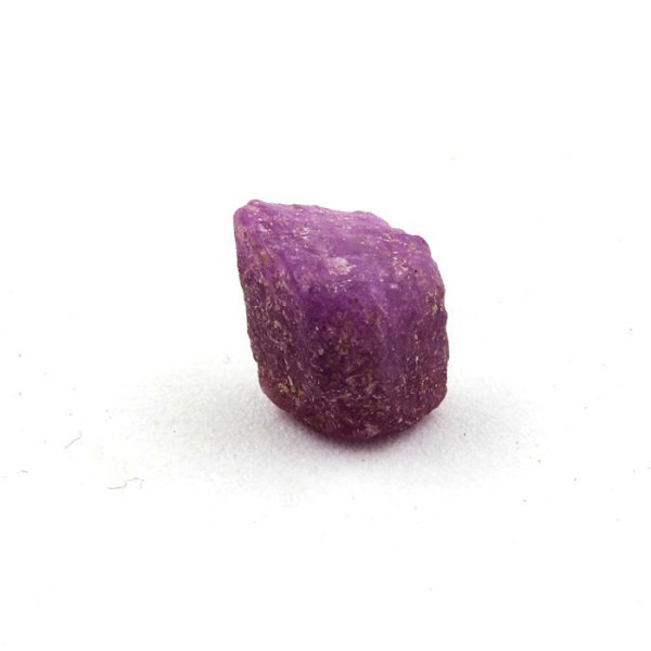 Stenar och mineraler. Rubin. 5,23 cent. Kiteto-distriktet, Manyara-regionen, Tanzania. Röd