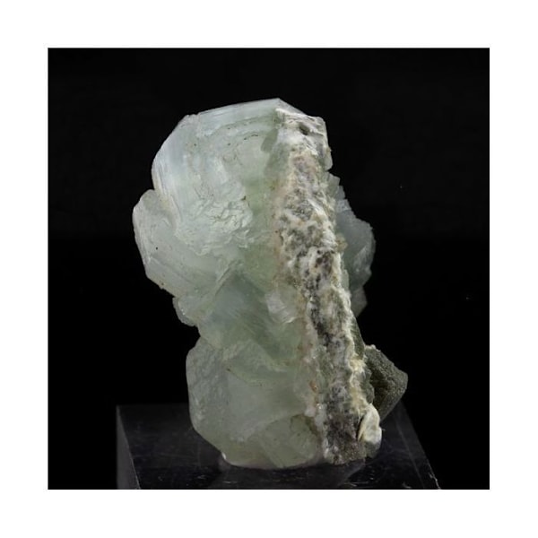 Kivet ja mineraalit. Prehnite. 47,9 ct. La Combe de la Selle, Bourg d'Oisans, Ranska..