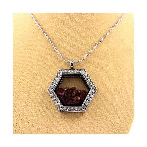 Kivet ja mineraalit. Raw Ruby kaulakoru. Kuusikulmainen malli. Röd