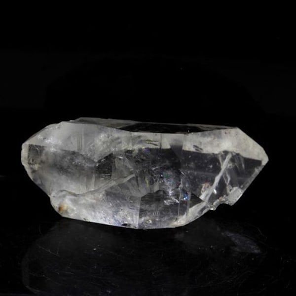 Stenar och mineraler. Dubbelterminerad kvarts + barytinneslutning. 78,25 cent. Freney d'Oisans, Isère, Frankrike.