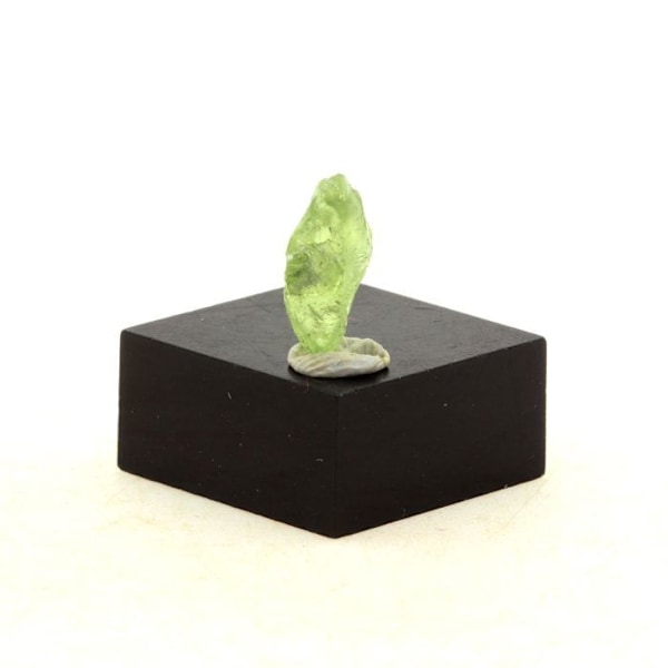Kivet ja mineraalit. Peridootti. 2,43 ct. Almklovdalen, Vanylven, Norja.