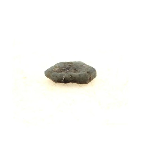 Stenar och mineraler. Alexandrit. 0,88 ct. Krupskoye fyndighet, Malyshevo, Ryssland. Grön