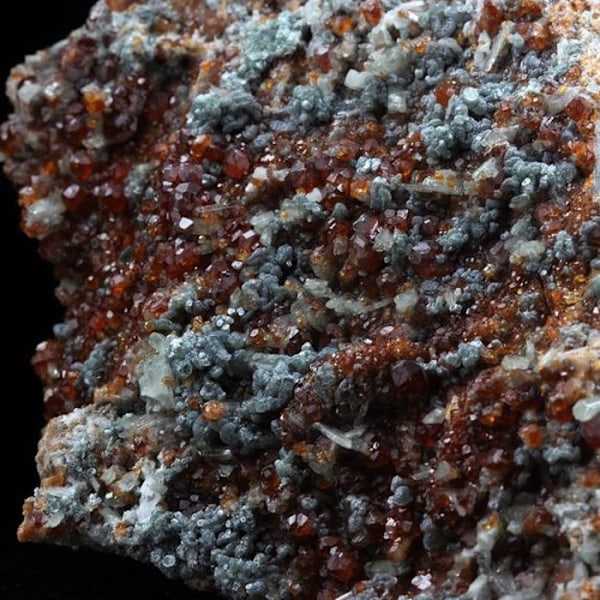 Grenatti Hessonite - Kivet ja mineraalit - 901.0 ct - Ala-laakso - Italia - Todistus aitoudesta Röd